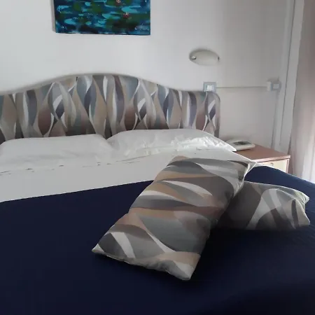Tirrenia Hotell