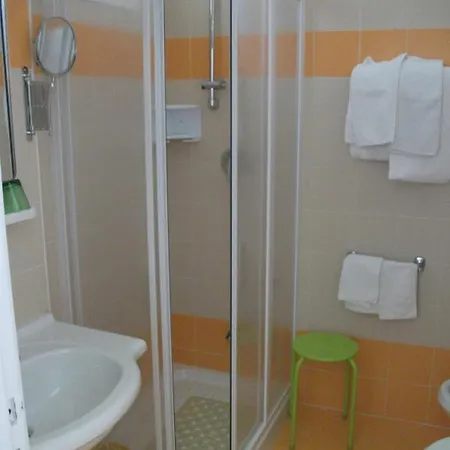 Hotell Tirrenia 3*