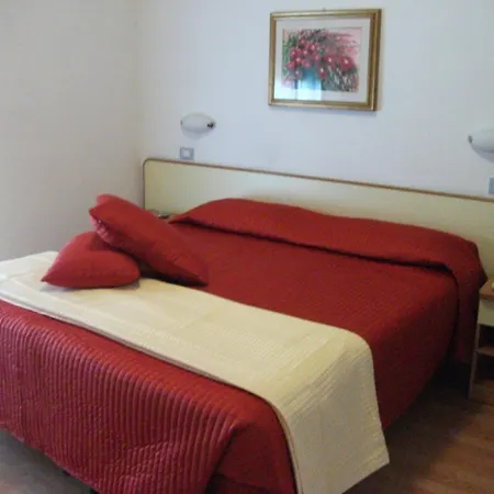 Hotell Tirrenia 3*