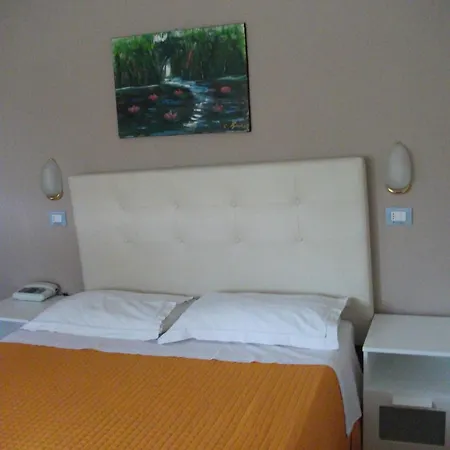 Tirrenia Hotell